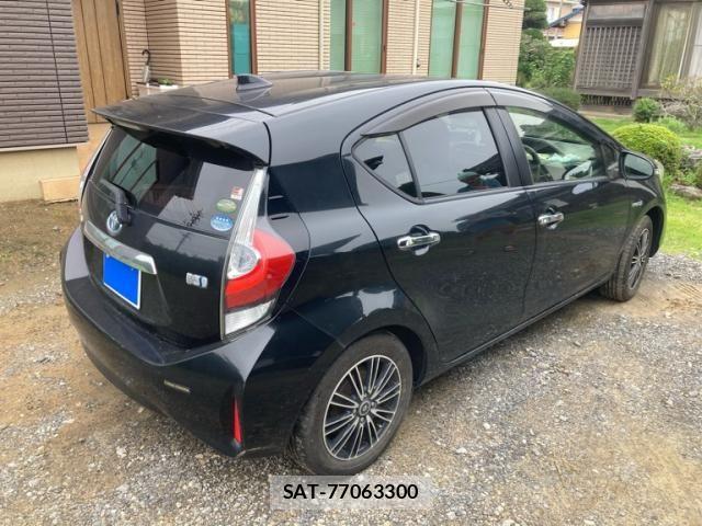 Toyota AQUA 2018-03 8657995-1