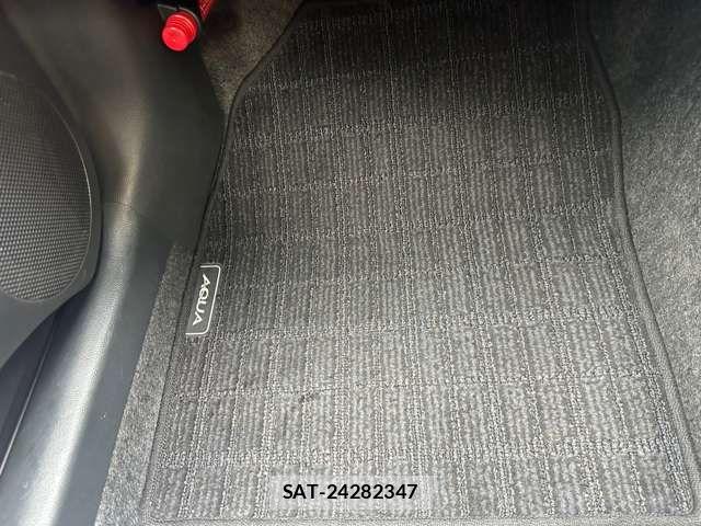 Toyota AQUA 2021-10 8657976-14