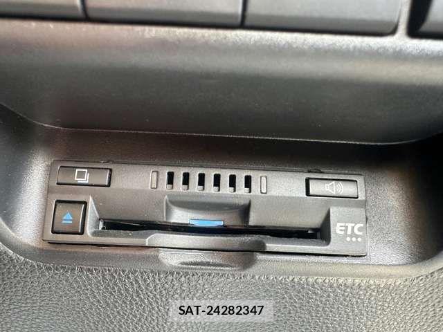 Toyota AQUA 2021-10 8657976-3
