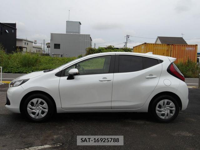 Toyota AQUA 2023-07 8665791-28