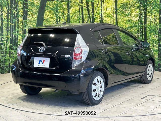 Toyota AQUA 2014-04 8657991-16