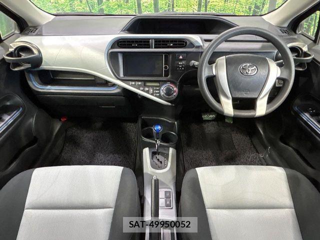 Toyota AQUA 2014-04 8657991-1