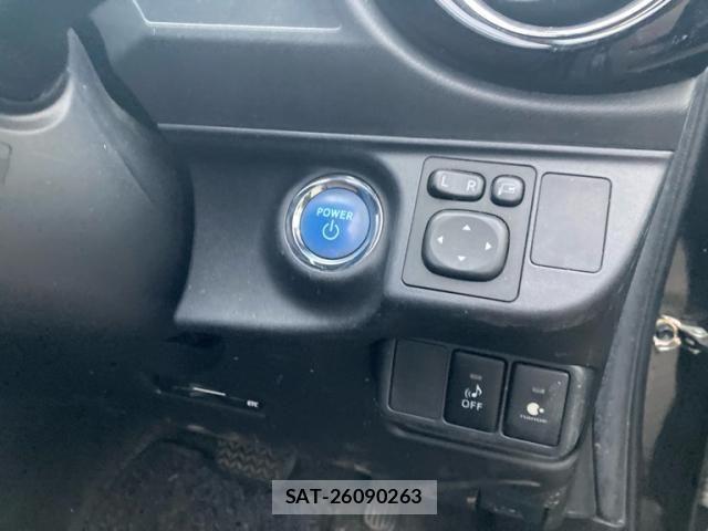 Toyota AQUA 2015-03 8658018-15