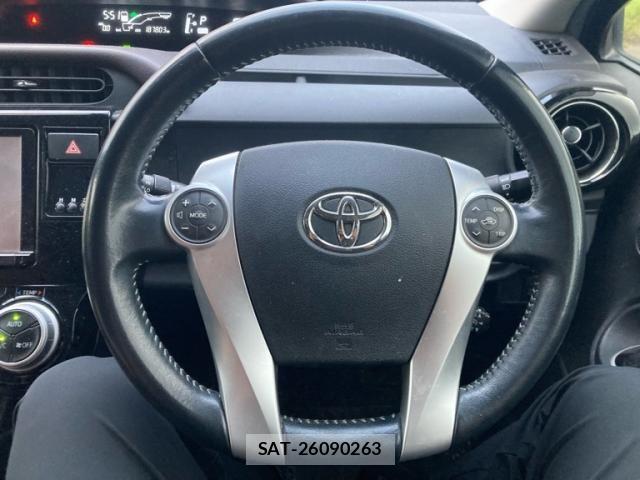 Toyota AQUA 2015-03 8658018-16
