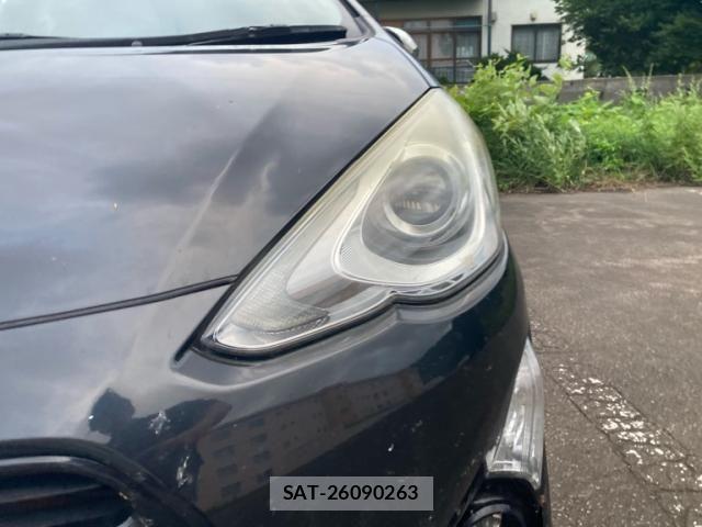 Toyota AQUA 2015-03 8658018-1