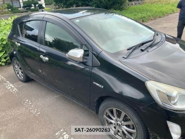 Toyota AQUA 2015-03 8658018-3