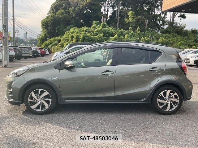 Toyota AQUA 2018-10 8657967-15