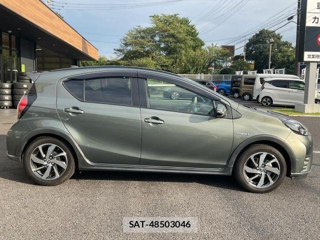 Toyota AQUA 2018-10 8657967-16