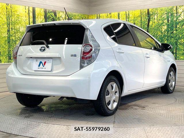 Toyota AQUA 2014-04 8657985-16
