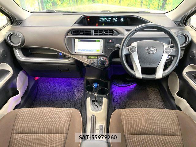 Toyota AQUA 2014-04 8657985-1