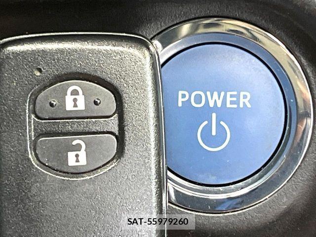 Toyota AQUA 2014-04 8657985-5