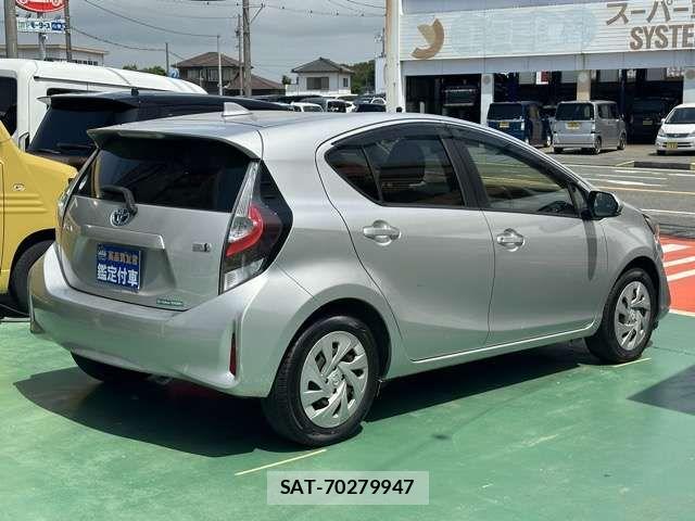 Toyota AQUA 2021-07 8657973-9