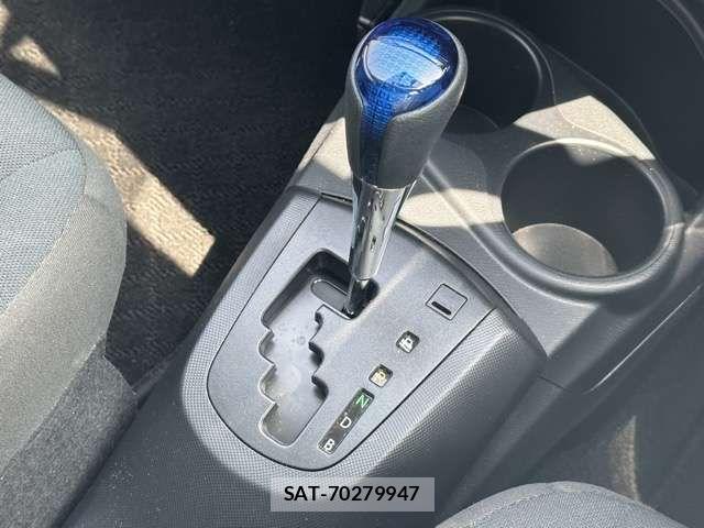 Toyota AQUA 2021-07 8657973-13