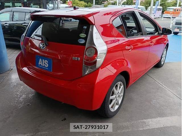 Toyota AQUA 2012-04 8658004-1