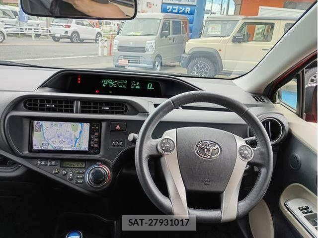 Toyota AQUA 2012-04 8658004-27