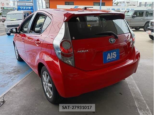 Toyota AQUA 2012-04 8658004-3
