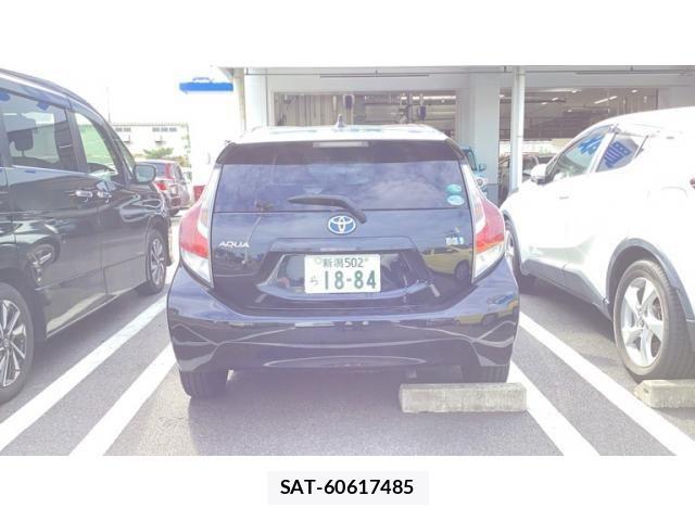 Toyota AQUA 2016-09 8658012-1