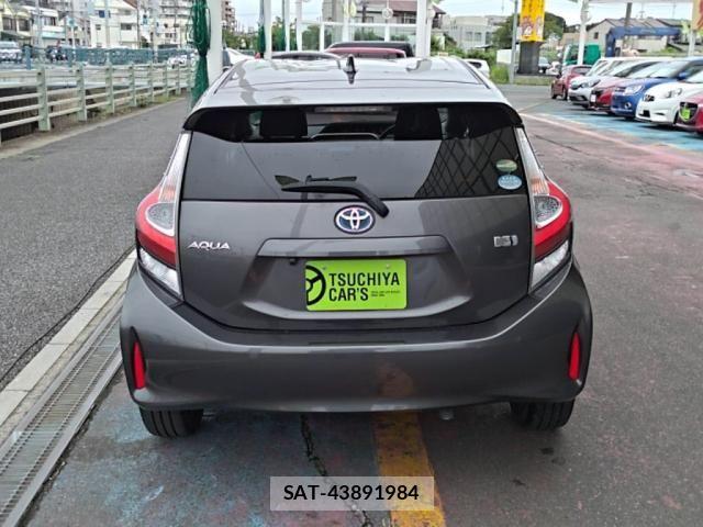 Toyota AQUA 2018-02 8657974-10