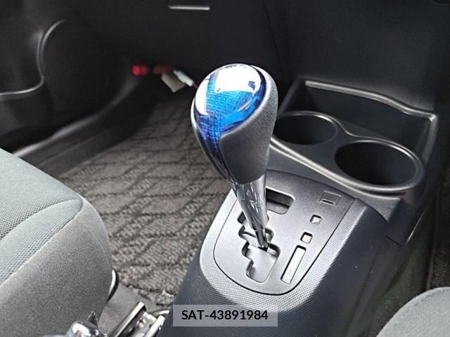 Toyota AQUA 2018-02 8657974-13