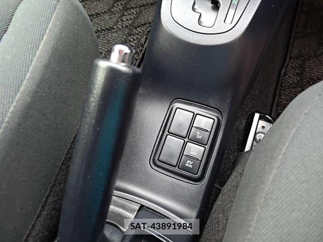 Toyota AQUA 2018-02 8657974-17