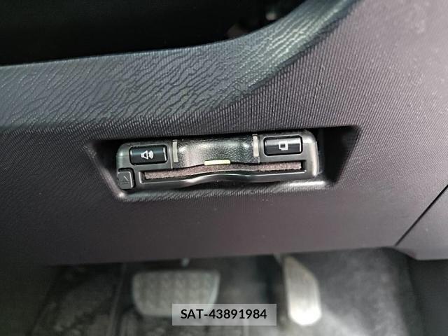 Toyota AQUA 2018-02 8657974-18
