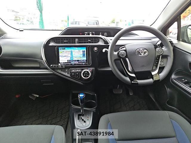 Toyota AQUA 2018-02 8657974-2