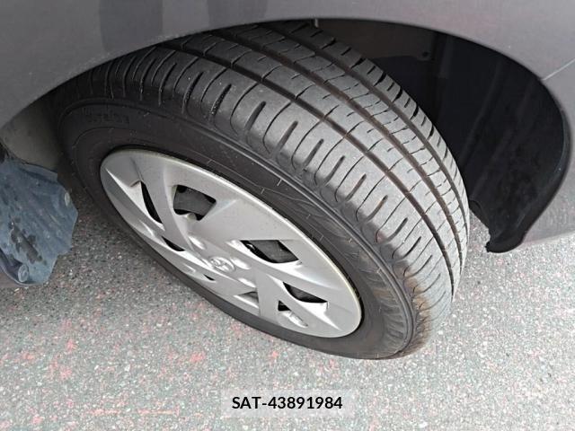 Toyota AQUA 2018-02 8657974-29