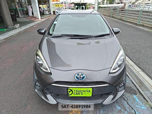 Toyota AQUA 2018-02 8657974-8