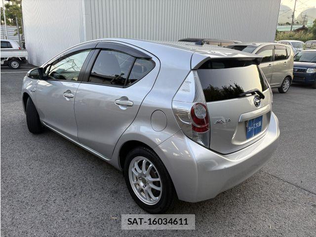 Toyota AQUA 2012-11 8658010-3