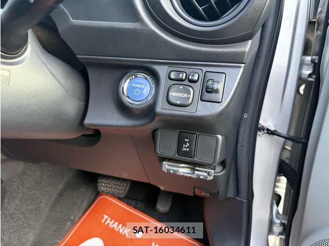 Toyota AQUA 2012-11 8658010-7