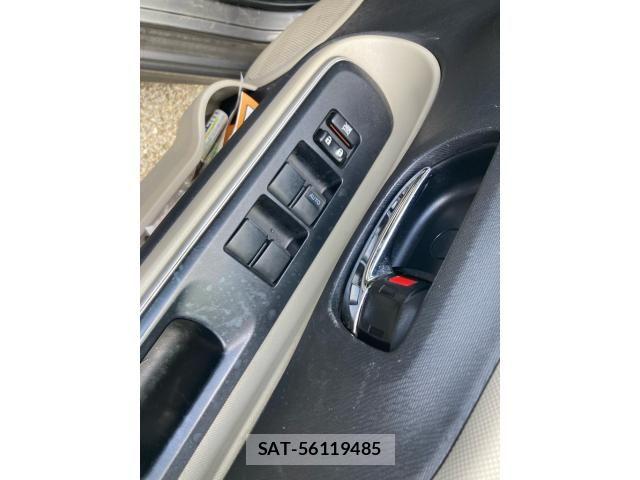 Toyota AQUA 2013-10 8665808-13