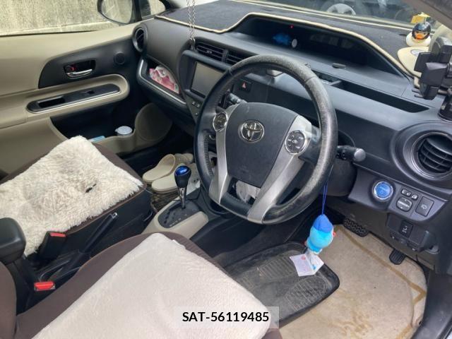 Toyota AQUA 2013-10 8665808-14