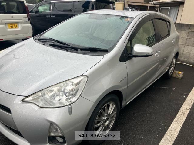 Toyota AQUA 2012-11 8657994-0