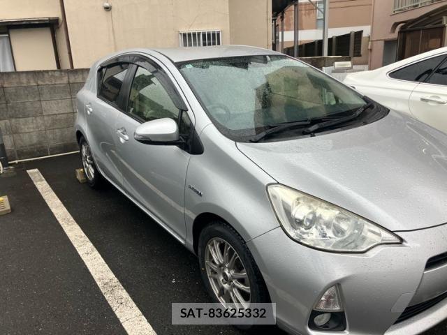 Toyota AQUA 2012-11 8657994-1