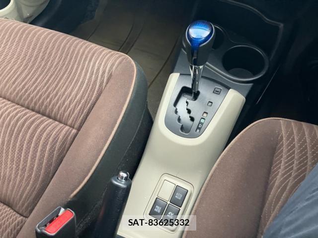 Toyota AQUA 2012-11 8657994-18