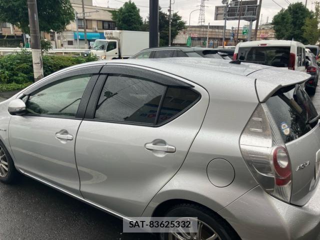 Toyota AQUA 2012-11 8657994-5