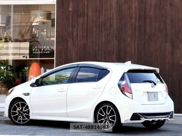 Toyota AQUA 2017-01 8657972-2