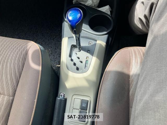 Toyota AQUA 2013-04 8658015-14