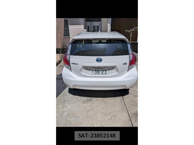 Toyota AQUA 2015-11 8658016-1