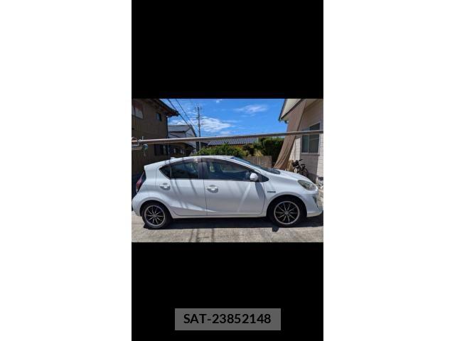 Toyota AQUA 2015-11 8658016-3