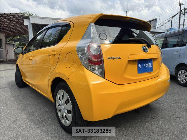 Toyota AQUA 2013-11 8658008-2
