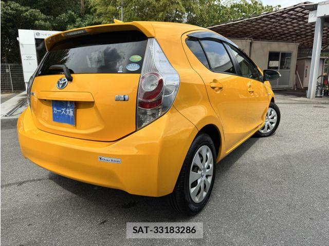 Toyota AQUA 2013-11 8658008-3