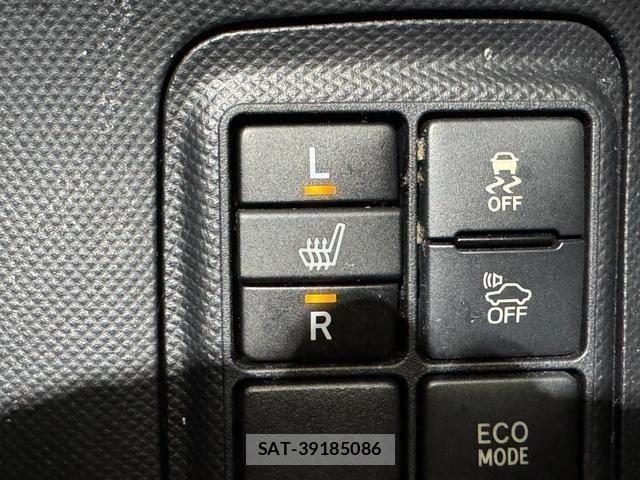 Toyota AQUA 2016-06 8665794-24