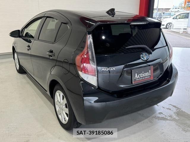 Toyota AQUA 2016-06 8665794-3