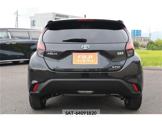 Toyota AQUA 2023-06 8657965-16