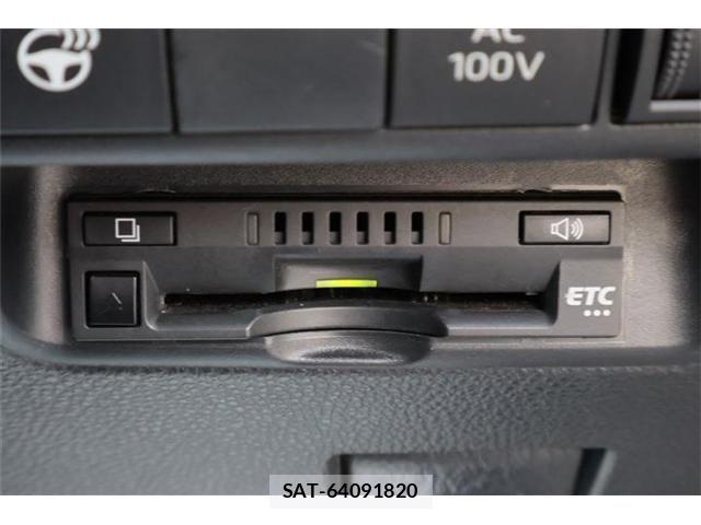 Toyota AQUA 2023-06 8657965-4