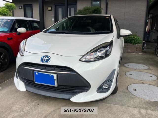 Toyota AQUA 2017-10 8658001-1