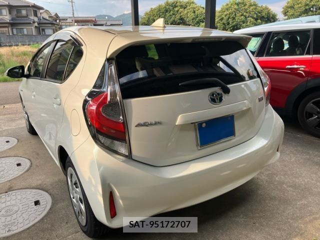 Toyota AQUA 2017-10 8658001-2