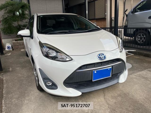 Toyota AQUA 2017-10 8658001-3