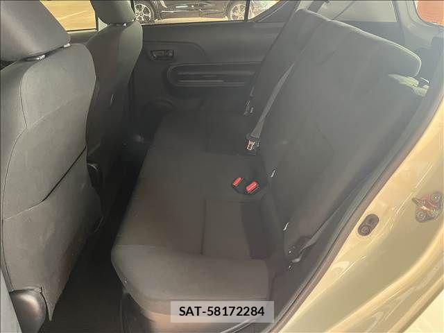 Toyota AQUA 2016-05 8657980-11